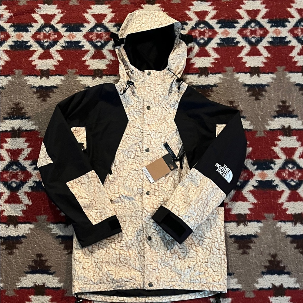 The North Face Patterned Beige and Black Jacket NWT Brand new XS